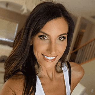 Shay Danielle – Her Secret To Long Eyelashes - LiLash Beauty